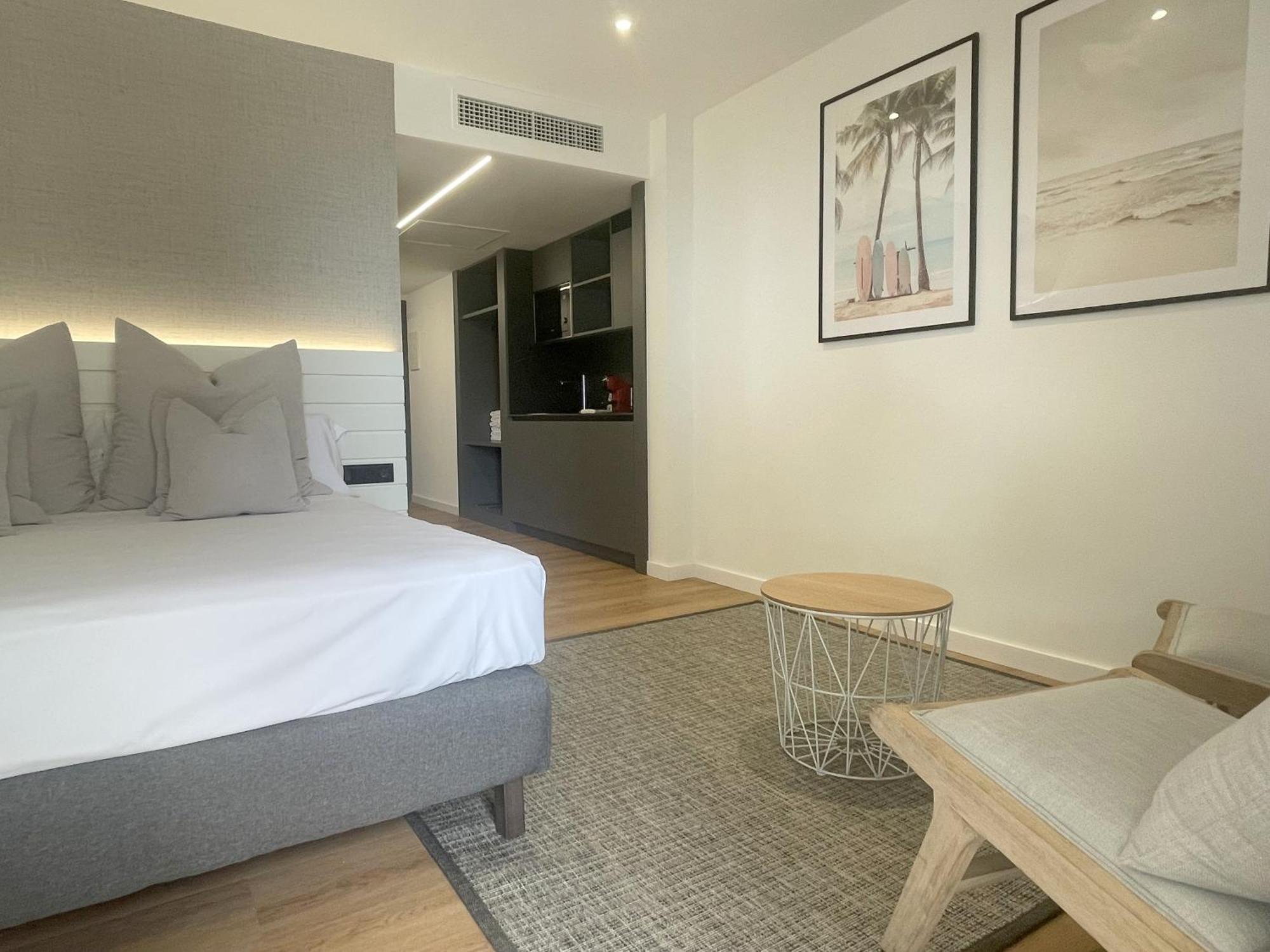 Rentalmar Suites Salou Families Only Room photo