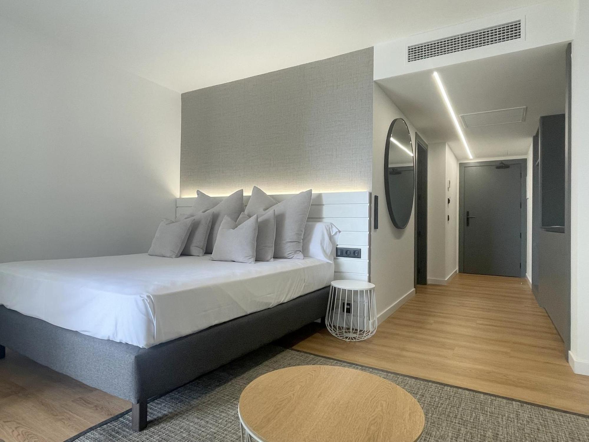 Rentalmar Suites Salou Families Only Room photo